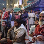 Mūsu čomiņš joprojām ir ar mums, visu laiku vaktē, nosaka, kurus cienastus no apkārtējiem (jā, arī babām) drīkstam pieņemt, kurus nē. Tāpat arī nosaka, kurus izsniegtos hašiša kāšus var ņemt un kurus nē. Es tāpat atteicos no visiem apreibināšanās līdzekļiem, esmu pārāk vecs tādām muļķībām. Karīna gan būtu gribējusi vairāk iejusties sabiedrībā, bet lēdijām, diemžēl šādas izpriecas nepienākas, hehe.