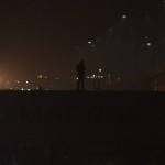 Sarga siluets virs svinētāju galvām. Tā, festivāla vietu pametam, laiks doties mājās. Netīšām gan izgājām pa nepareizo pusi, un mājupceļš sanāca vairāk nekā 4 kilometrus garš, bet labāk tā, nekā vēlreiz lauzties cauri fočēties kārajam pūlim, tas tāpat būtu paņēmis vairāk laika un enerģijas, nekā mazliet garākais gājiens. Ā, vēl piemirsu pastāstīt - šādi trīsdienu festivāli šeit notiek katru gadu jau 972. reizi! Tas ir gandrīz tūkstoti gadu, iedomājies?! Pieņemu, ka festivāla norises veids varētu būt pamainījies ik pa kādiem simts gadiem (pieņemu, ka metāla detektori pasākuma vietā nebija pat gadus 10-20 atpakaļ), bet vienalga iespaidīgi!