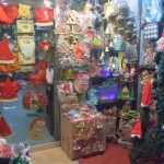 Priecīgus ziemassvētkus! Ko diez šī bodīte tirgo ārpus svinīgās sezonas?