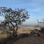 Nu, re, sākam kāpt. Kāpšana tiešām nav baigi vieglā, it kā kaut kādas trepītes ir, bet tās drīzāk šķiet kaut kādi pēc varbūtības principa samesti akmeņi. Bet es nesūdzos - paskaties, cik skaisti visapkārt!