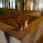 Esam atpakaļ centrā, un atkal atrodam bēdīgo dieviņu stūrīti. Kāds acīmredzot tirgojies ar dieviņu suvenīriem, un pēc andeles noslēgšanas liekos dieviņus vienkārši atstājis turpat. Man vienmēr tik žēl to pamesto dieviņu!