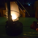 Pie blakus galdiņa austrāliešu ģimene svin savas tikko astoņpadsmitgadīgās meitas Indijas (jā, viņu sauc India, viņas pilngadība tiek sagaidīta Indijā) dzimpenīti, tāpēc tiekam arī katrs pie gabaliņa šokolādes kūkas! Brīnumaini! Tā, izmēģinājuši esam, zinām, ka tiešām šeit viss ir labi un garšīgi, tāpēc mierīgi nāksim rīt uzdzīvot - Brown Bread Bakery piedāvā brokastu bufeti par apmēram 5 eirikiem no personas. Parasti mēs tādu lietu neatļautos, bet - man rīt ir vārda diena! Tādās reizēs drīkst!