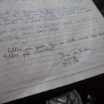 Pēc visiem priekšnesumiem obligāti jāierakstās viesu grāmatā (tantei kopā tādas ir kādas piecas), turklāt ieraksts jāveic savā valodā. Padzirdējusi, ka mēs esam no Latvijas, izvelk grāmatu un saka, re, re - te ierakstījušies vēl citi latvieši. Tie, protams, izrādījās lietuvieši. Bet mēs esam pacietīgi - gājām cauri visām grāmatām, kamēr atradām arī latviešus! Tince un Niklāvs! Es ceru, ka neviens tādā pašā veidā neatradīs mūsu ierakstu, jo es tur, protams, sarakstīju visādas rupjības.