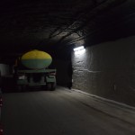 Lūk, arī satiksme. Šis Kamazs droši vien ir pilns ar vīnu!