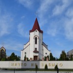 Par lielo uzvaru joprojām neviens neļauj aizmirst.