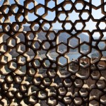 Reku viens no iepriekš minētajiem marmora lodziņiem, tikai pavērsts uz citu pusi. Šos es apbrīnoju! Iedomājies, cik sarežģīti ir izcirst šādu no viena milzīga marmora gabala!