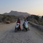 Jēēē, paskaties, cik lepna kopbilde! Baigie rokeri, haha. Nelaidīšu garām nevienu iespēju palielīties ar kopbildēm, jo tādu mums ir ārkārtīgi maz.