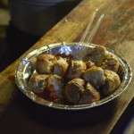 Tādi Momosi izskatās tuvāk. Jā, es zinu, ka švaki, bet tas atkal tās nejēdzīgās gaismas dēļ. Iedomājies visparastākos ceptos pelmeņus, un būs pareizi.