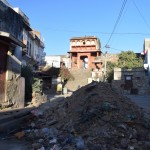 Lai neizliktos, ka pēkšņi viss ir skaisti un labi, ik pa brīdim centīšos atgādināt - šādas atkritumu kaudzes ielas vidū nav nekāds retums. Tas tā, lai Tevi nevienu brīdi nepamestu netīrības sajūta, hehe.