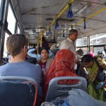 Tā izskatās parastā indiešu īsgabalu autobusā. Nav nemaz tik traki, kā varētu iedomāties, tikai ļoti netīrs.