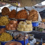 Amēras tirdziņā ārkārtīgi augstu kotējas šie te garie maizes izstrādājumi. Tā arī nekad tos nenoprovējām, jo neviens mums neprata līdz galam paskaidrot, vai tie ir saldi vai sāļi, vai garšo pēc zivīm. Tā kā mēs esam diezgan paranoiski zivju jautājumā, neriskējām tā uz dullo mēģināt.