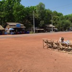 Šoreiz blakus ēstuvei iekārtoti četri ērti bambusu krēsli, varam bišķi pasauļoties!