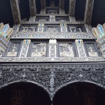 Paskat, paskat! Vai tad neizskatās pēc ļaunā burvja cienīgām namdurvīm?